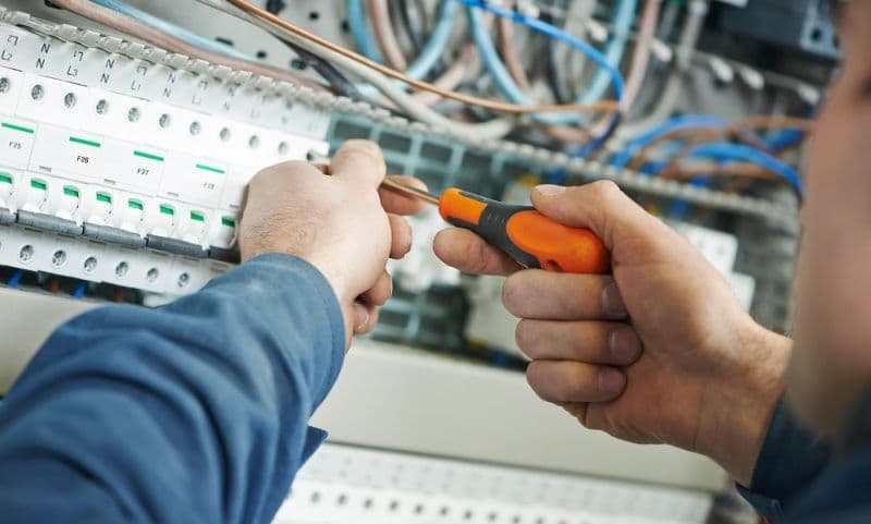 Spitalul Municipal Dorohoi scoate la concurs un post de electrician