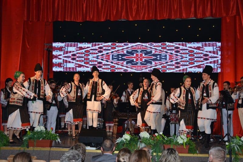 „Zilele Municipiului Dorohoi’’ 2021: Regal artistic oferit de tinerii artiști de la Clubul Copiilor Dorohoi - FOTO