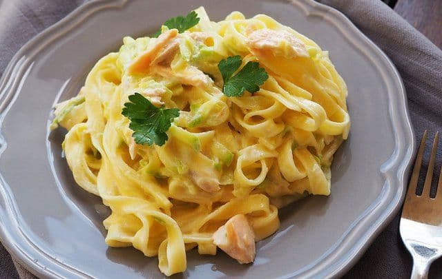 Tagliatelle cu somon și broccoli