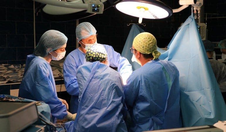 Posturi de medici în specializați în chirurgie toracică și în chirurgie vasculară, scoase la concurs de Spitalul Județean