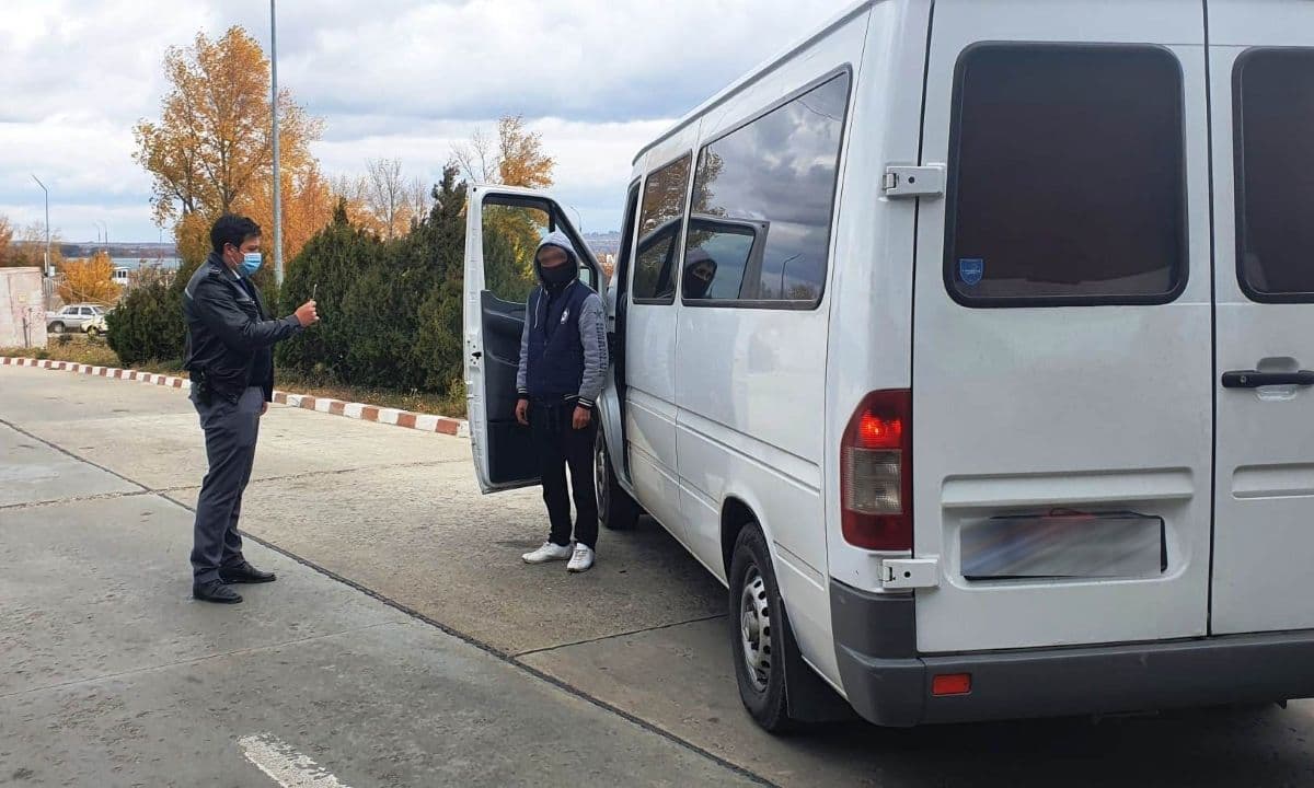 Permis de conducere polonez fals procurat cu 1.000 de euro, descoperit de poliţiştii de frontieră botoşăneni