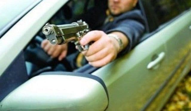 Șicanare în trafic și amenințări cu pistolul la Botoșani