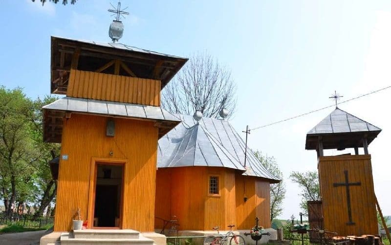 Bisericuţa celui mai vechi sat din Moldova, la numai câțiva km de Dorohoi
