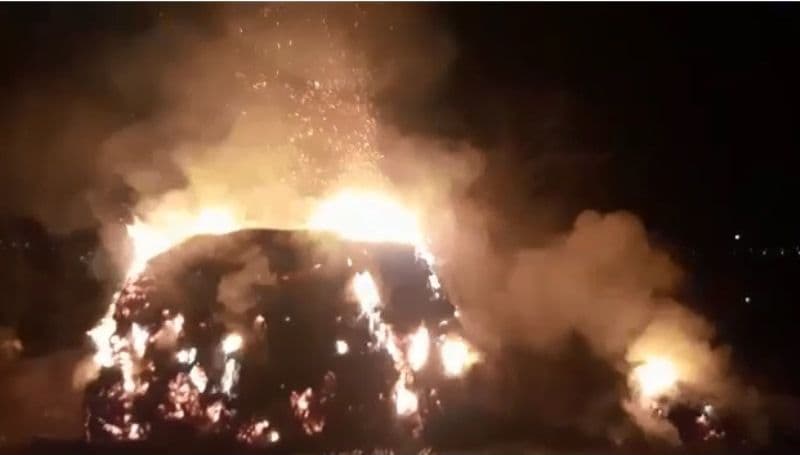 Șase tone de furaje au ars într-o gospodărie din Hlipiceni - FOTO