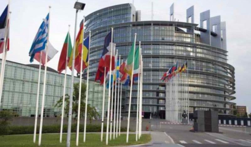 Parlamentul European caută stagiari care să învețe, timp de 5 luni, ce înseamnă să lucrezi într-o instituție europeană