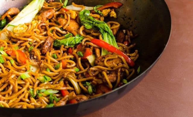 Tăiței chinezești cu legume