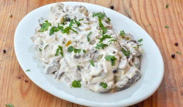 Salată de ciuperci cu cartofi