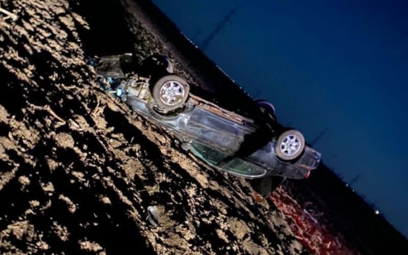 Accident grav la Cucorăni. Un tânăr s-a răsturnat cu mașina după ce a încercat să evite un câine