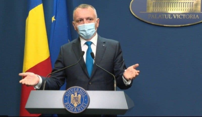Ministru: „Școlile și grădinițele cu rata de vaccinare sub 60 la sută încep în format online”