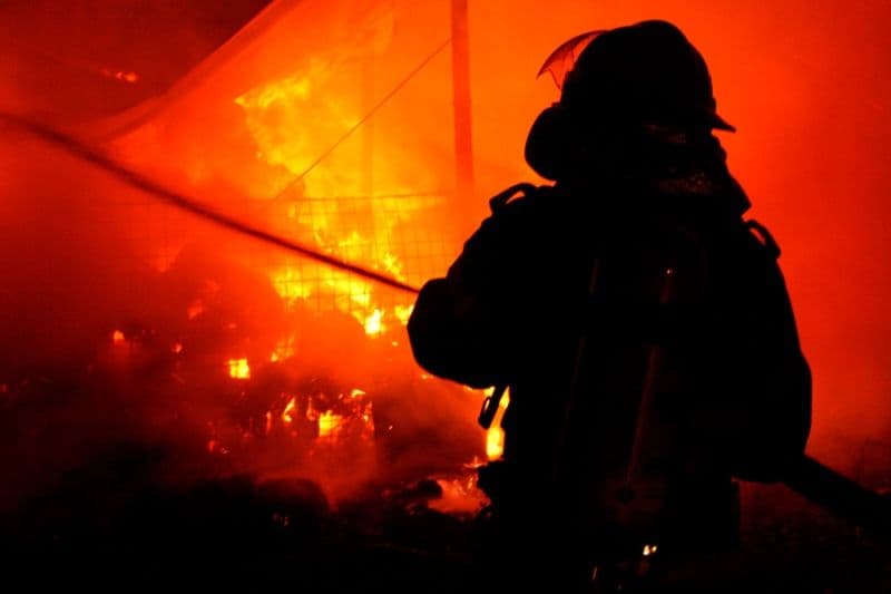 Focul a mai luat o viață la Botoșani! Un bărbat de 66 ani a decedat în incendiul care i-a cuprins locuința
