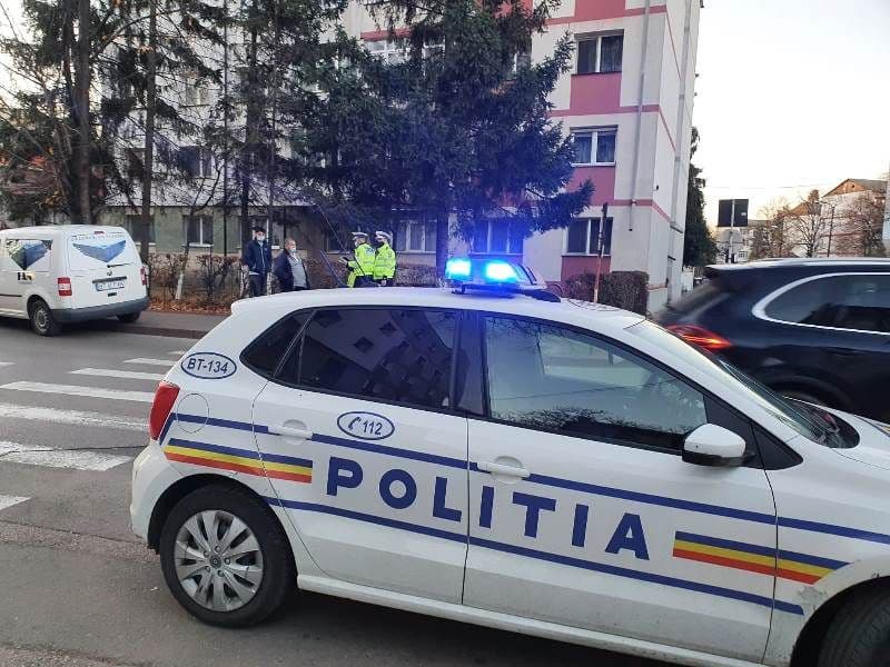 Femeie ajunsă la spital după ce a fost acroșată pe trecerea de pietoni de un șofer botoșănean - FOTO