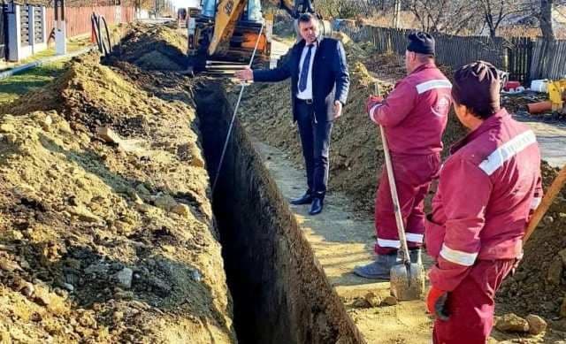 Înființare rețea de apă și canalizare în localitatea Ibănești - FOTO