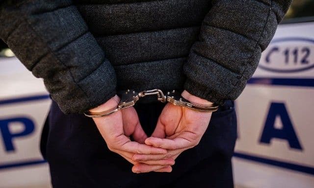 Tânăr arestat pentru tâlhărie