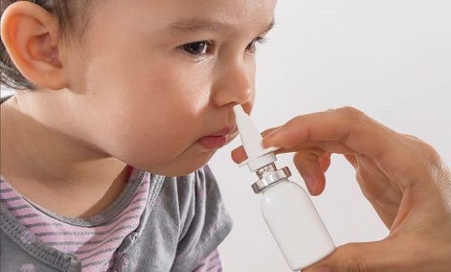 Vaccinul antigripal spray nazal. Cui îi este recomandat și care sunt riscurile