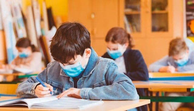 Elevii vor studia două noi materii, începând de anul următor. Președintele a promulgat proiectul de lege