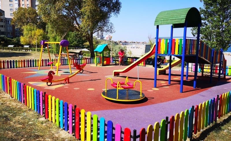 Primăria Dorohoi: Loc de joacă în cartierul Drochia în valoare de 20.000 euro