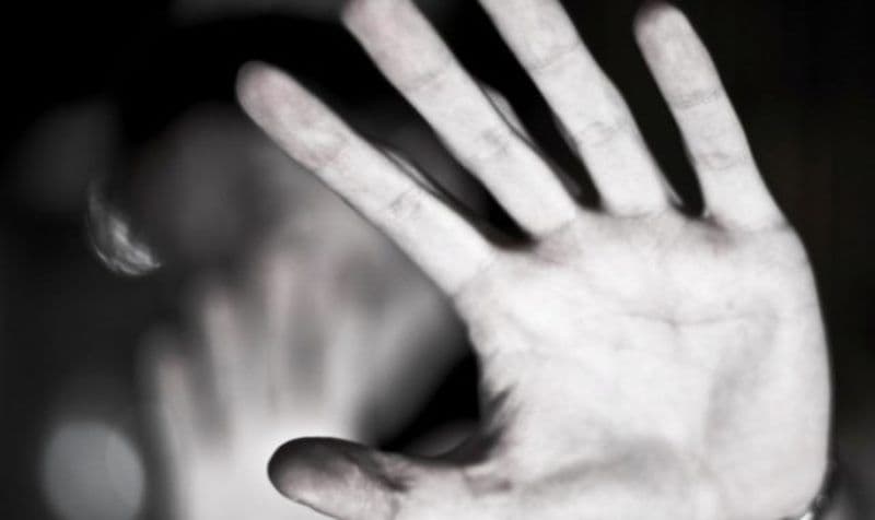 Primim la redacție – Un bărbat din Dorohoi a intrat într-o școală și a agresat fizic un elev