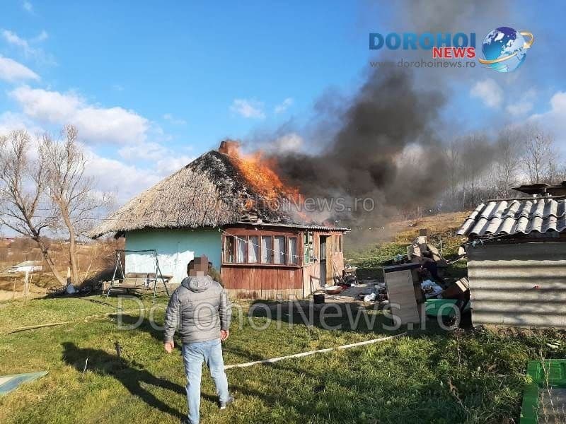 Casă cuprinsă de flăcări la Suharău! Pompierii dorohoieni au intervenit pentru stingere – FOTO