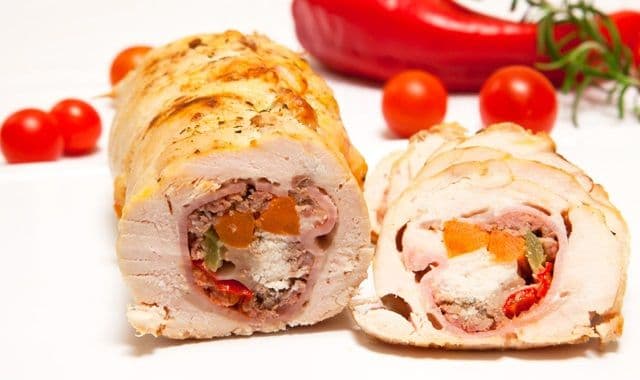 Ruladă din piept de pui cu legume