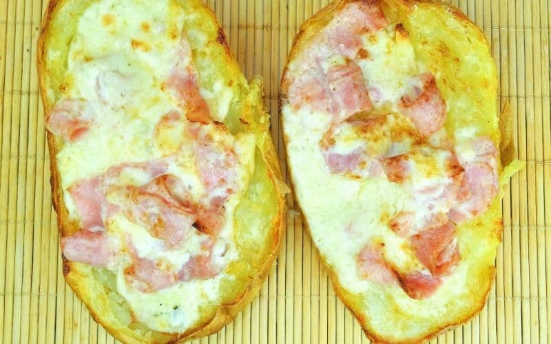 Cartofi umpluți cu mascarpone și șuncă afumată