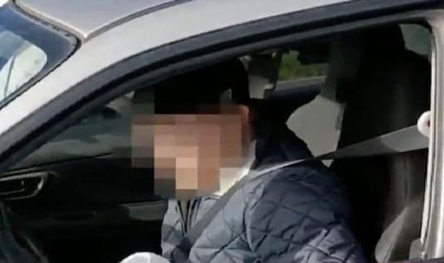 Tupeu maxim: Deși nu avea permis de conducere s-a urcat la volanul unei mașini cu număr de înmatriculare fals