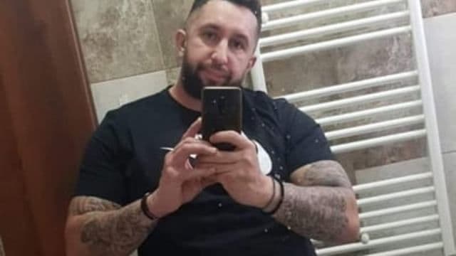 Un interlop jefuia români aflați în benzinării din Austria. Cum a fost prins și arestat