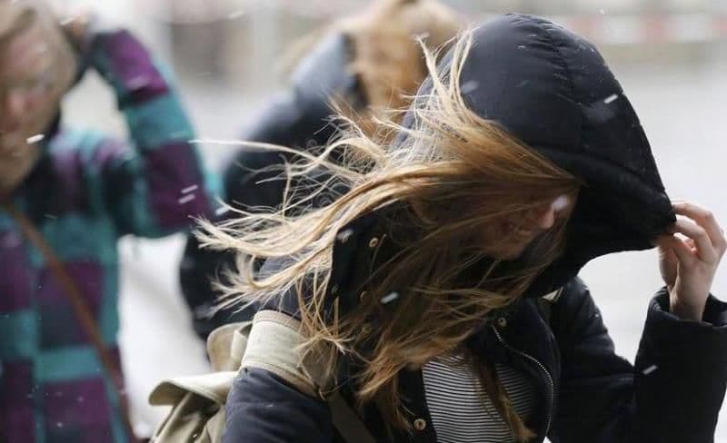 Meteorologii au emis o informare meteo de vânt și ninsori la altitudini mari