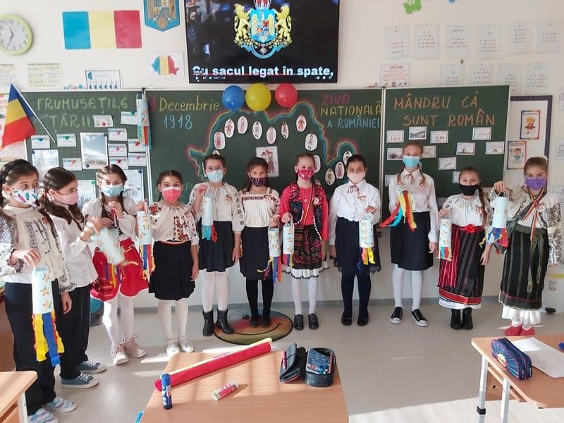 Școala Gimnazială Cornerstone Dorohoi - Sus inima, români!