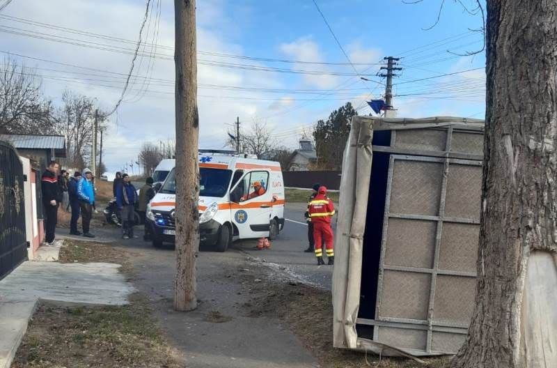Accident la Săveni! Femeie rănită după impactul dintre o mașină și o autoutilitară – FOTO