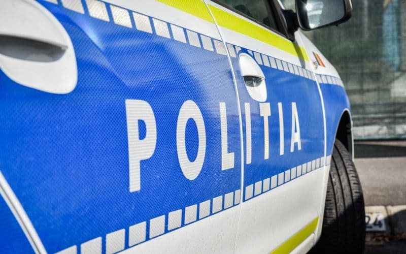Șofer oprit de polițiști deoarece se deplasa haotic cu mașina