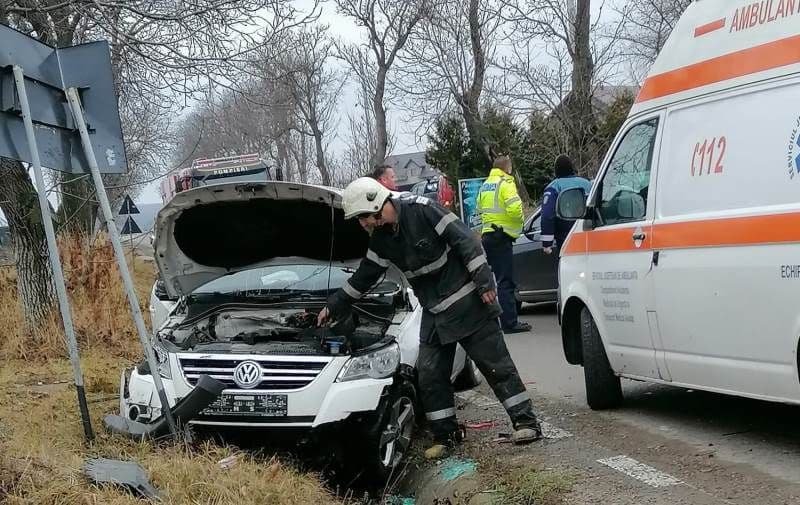 Au plecat să stingă un incendiu dar au avut parte și de un accident rutier - FOTO