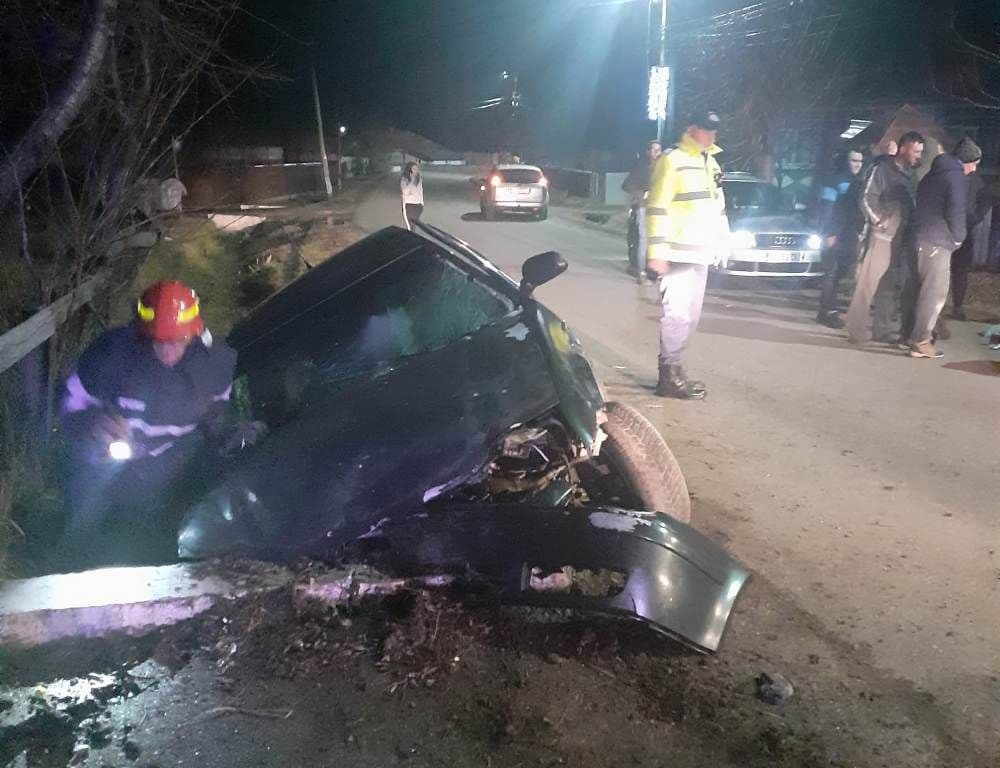 Accident TRAGIC: Un tânăr de 23 de ani a murit, altul de 19 ani este în stare gravă - FOTO