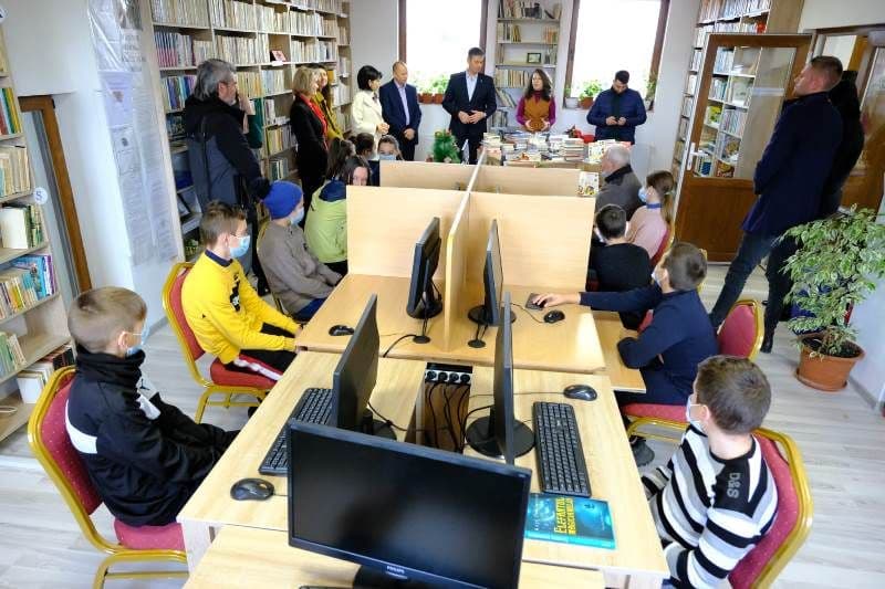 Biblioteca comunală din Șendriceni a primit peste 1000 de volume de cărți prin donații - FOTO