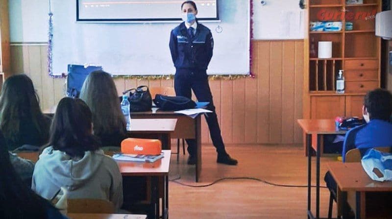 12 unități de învățământ din județ împânzite de polițiști