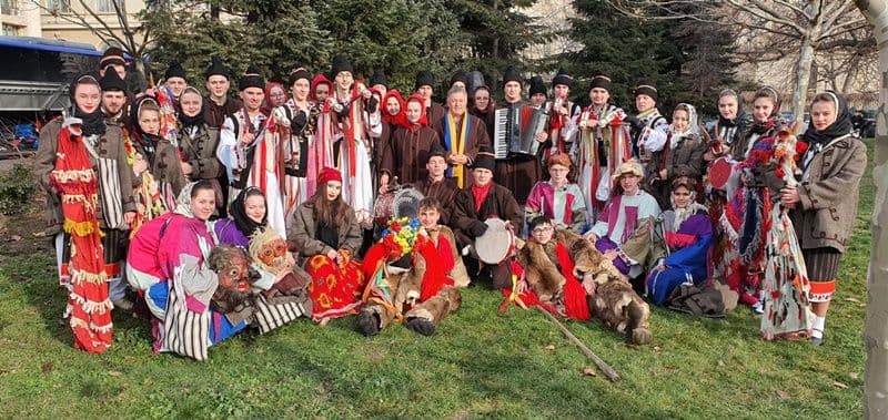 Datini și obiceiuri din județul Botoșani prezentate de Ansamblul „Mugurelul-Mărgineanca” la Câmpulung Muscel și București - FOTO