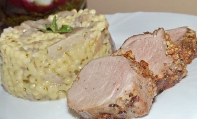 Muschiuleț de porc în crustă cu migdale
