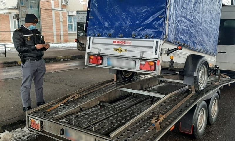 Vehicule neînmatriculate, depistate în trafic de poliţiştii de frontieră dorohoieni - FOTO