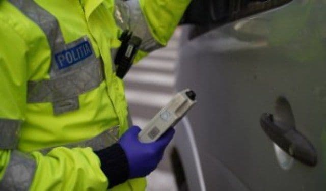 Un tânăr beat și fără permis, depistat în trafic de polițiștii botoșăneni