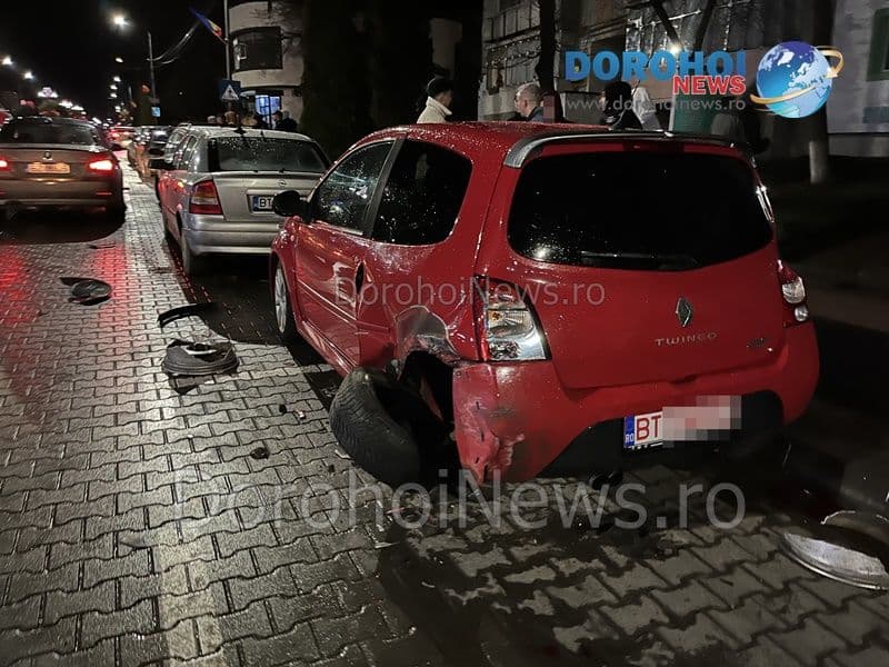 Accident în Dorohoi! Un tânăr beat a distrus mai multe mașini după ce a pierdut controlul volanului - FOTO