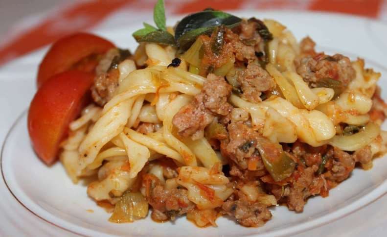 Fusilli cu carne tocată și sos cuptor