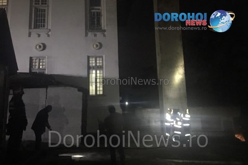 Incendiu la coșul de fum al Centrului de Îngrijire și Asistență din comuna Vârfu Câmpului - FOTO