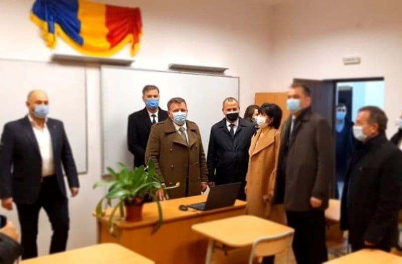 Colegiul Național „Grigore Ghica” Dorohoi vizitat de miniștrii  Attila Cseke și Marius Budăi - FOTO