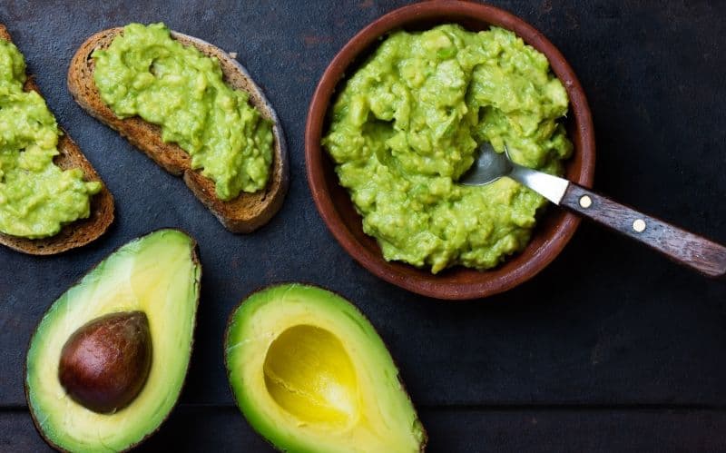 Avocado te ajută să slăbești și înlocuiește cu succes untul sau margarina