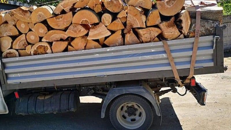 Amenzi de 6000 lei aplicate de polițiștii din Dorohoi pentru comercializare de material lemnos 
