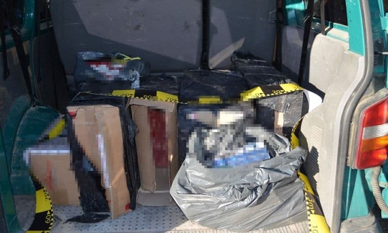 Grup infracţional organizat, specializat în contrabanda cu ţigări, destructurat de poliţiştii de frontieră - FOTO