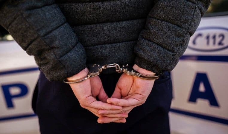 Botoșănean reținut după ce a furat din locuința unui bătrân 12.000 de lei