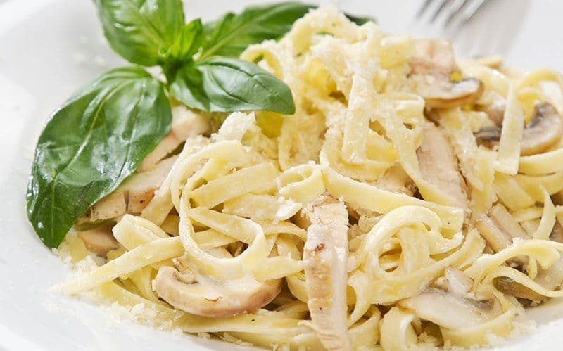 Tagliatelle cu ciuperci și smântână