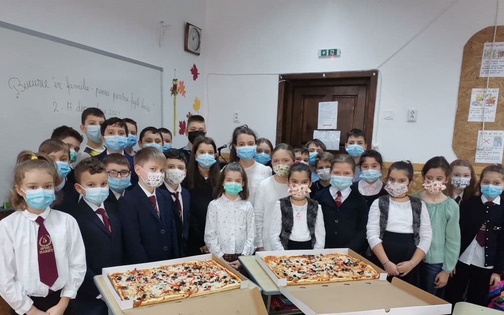 Bucuria de a dărui la Școala Gimnazială „Spiru Haret” din Dorohoi - FOTO