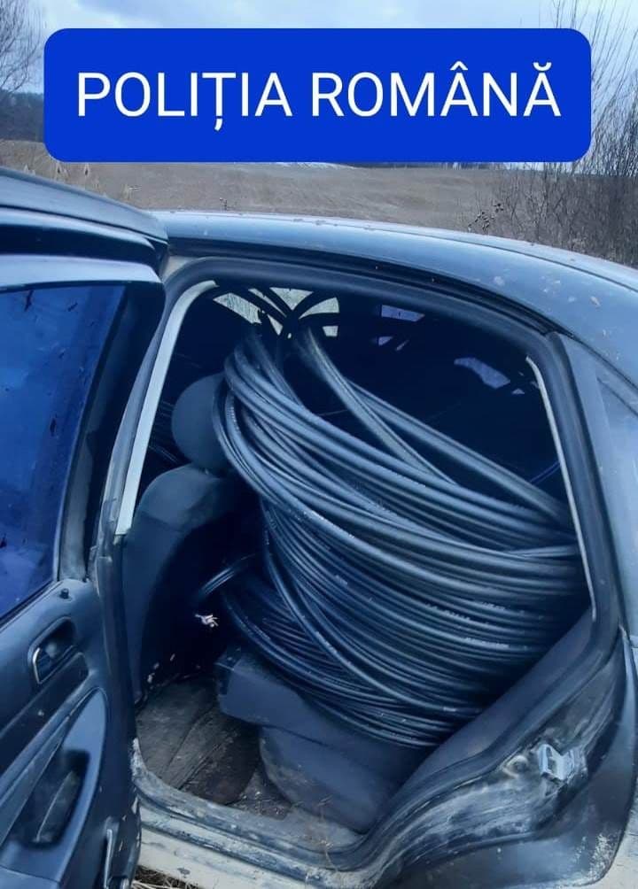 Tineri din Suharău și Cristinești reținuți pentru furt de cablu - FOTO