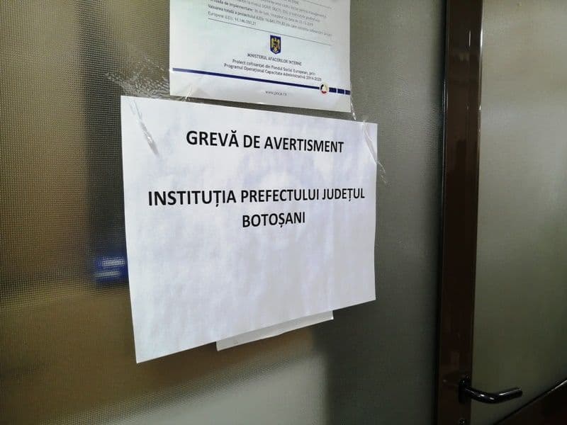 Grevă de avertisment la Prefectura Botoșani - FOTO